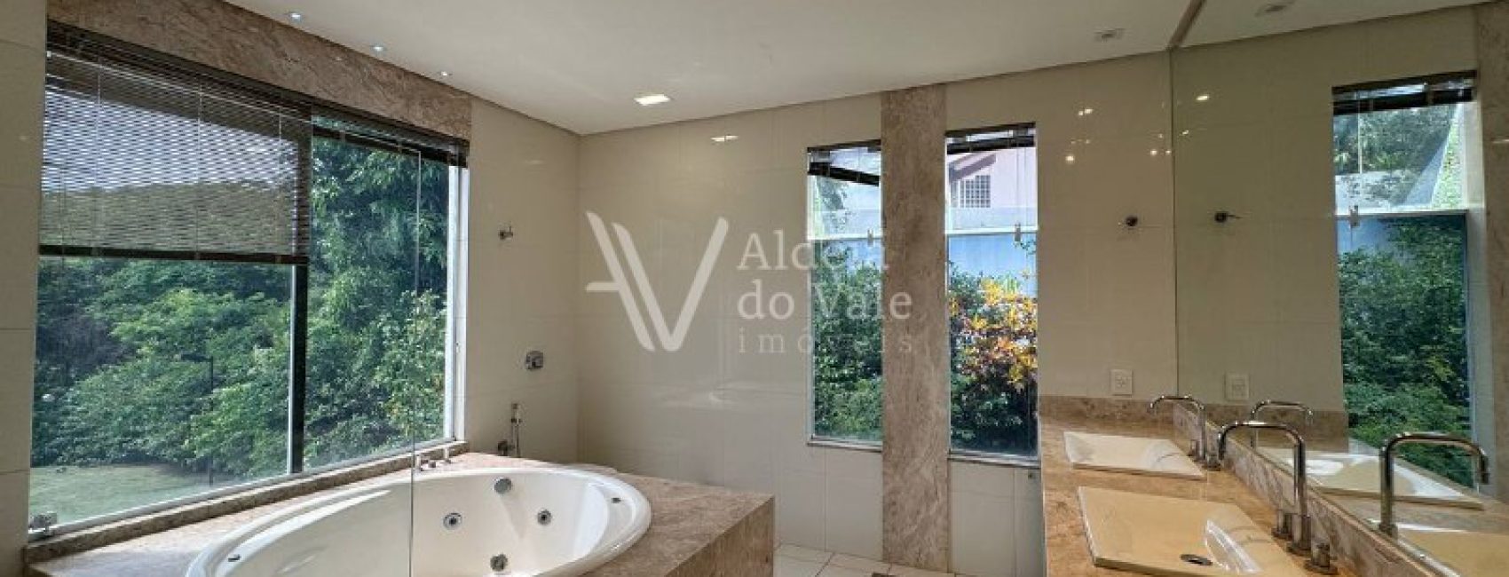 e35dc8c9-57fb-4324-81b6-6e51d6ec8baf