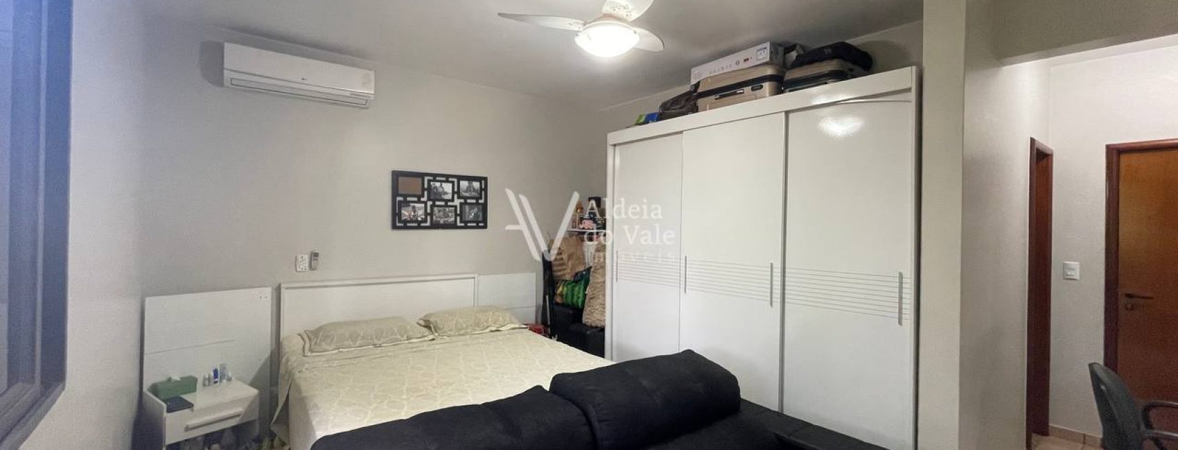 photo_4924704704294923384_y