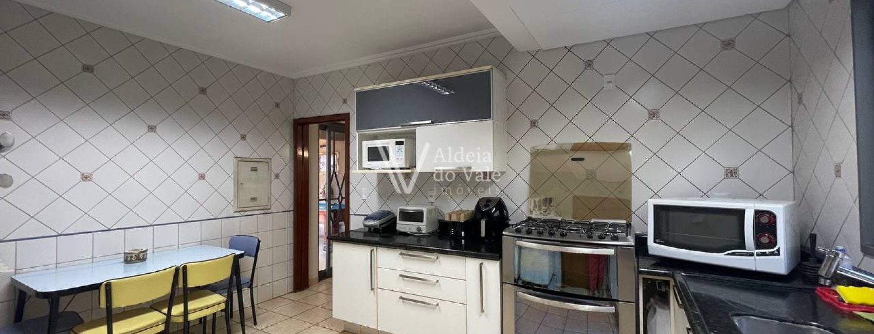 photo_4924704704294923392_y (1)