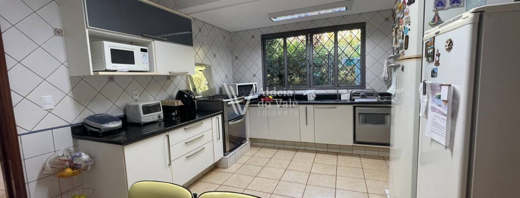 photo_4924704704294923393_y (1)