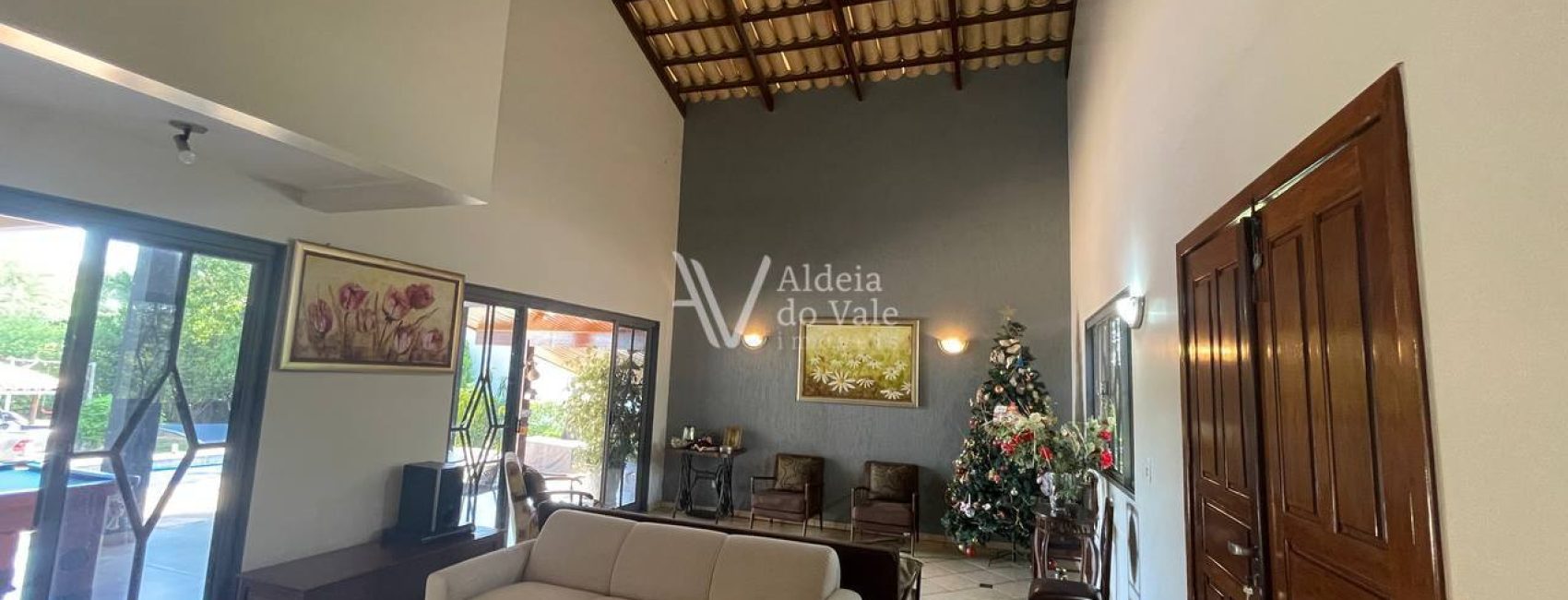 photo_4924704704294923403_y (1)