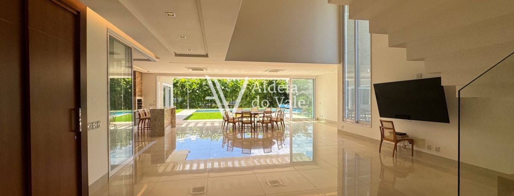 photo_4960946218159156495_y