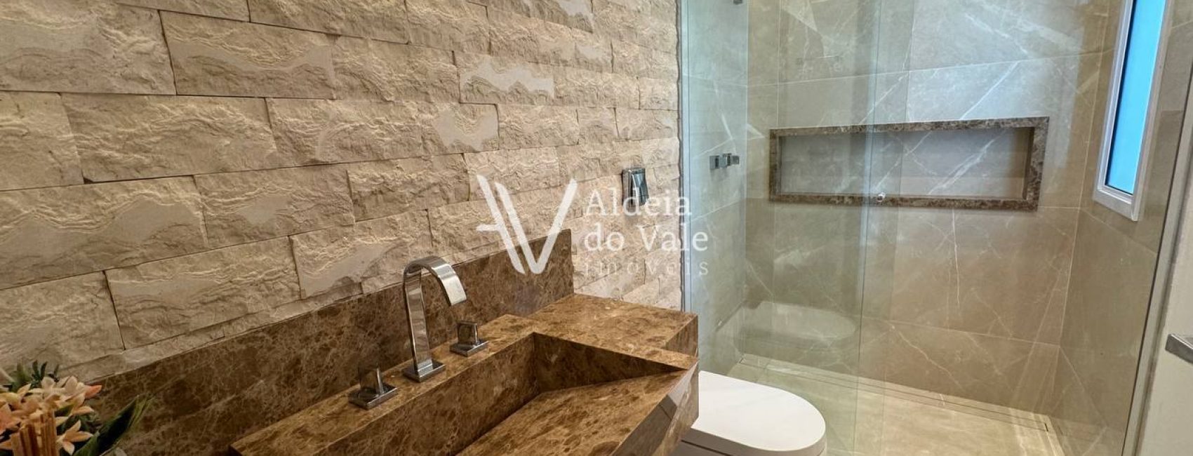 photo_4960946218159156496_y