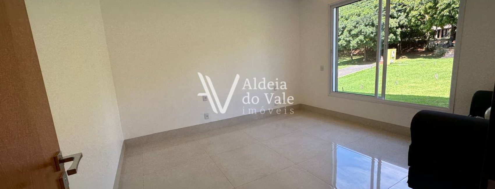 photo_4960946218159156497_y