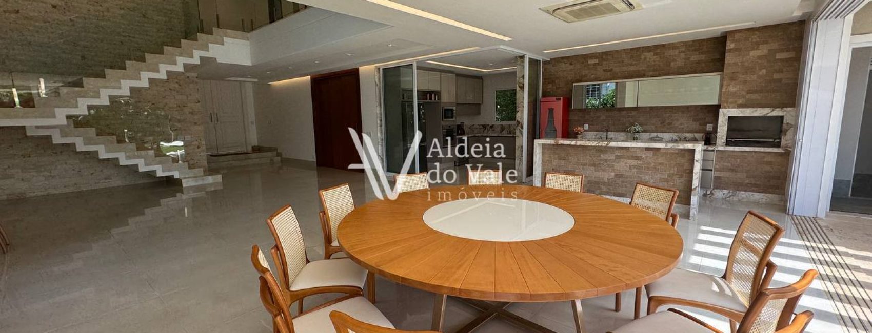 photo_4960946218159156505_y