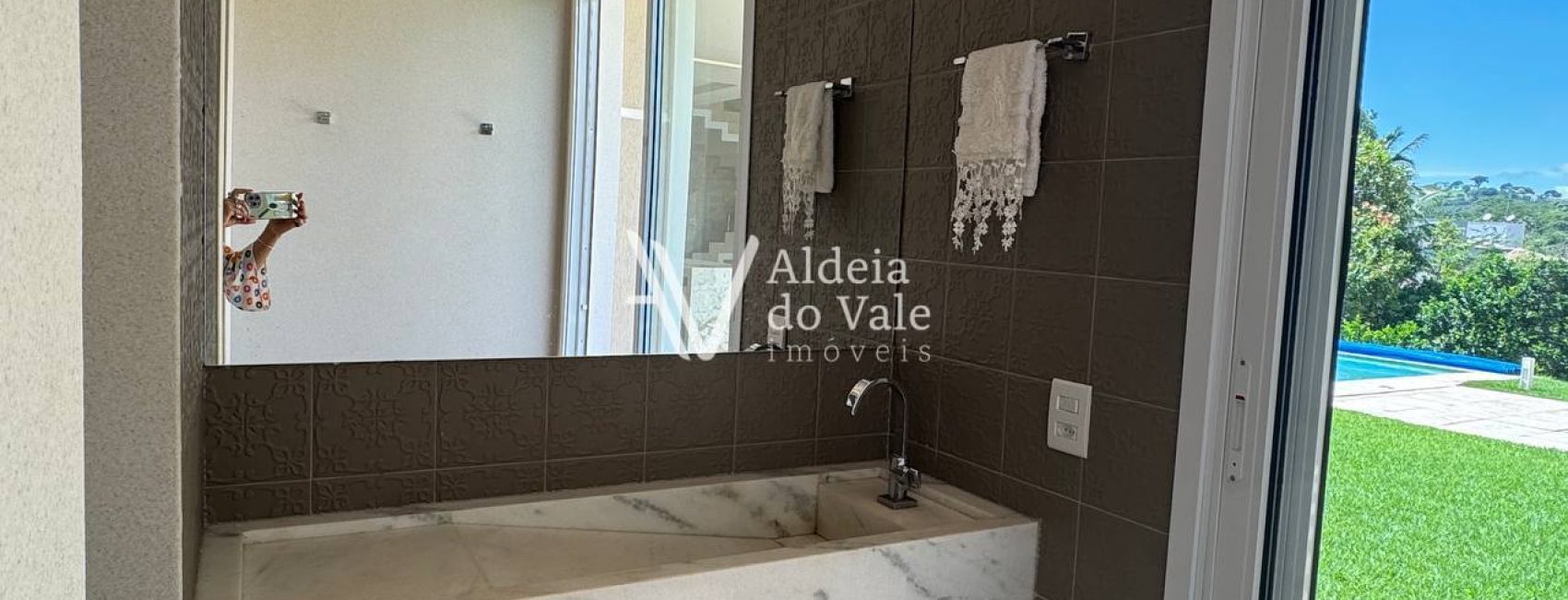 photo_4960946218159156520_y