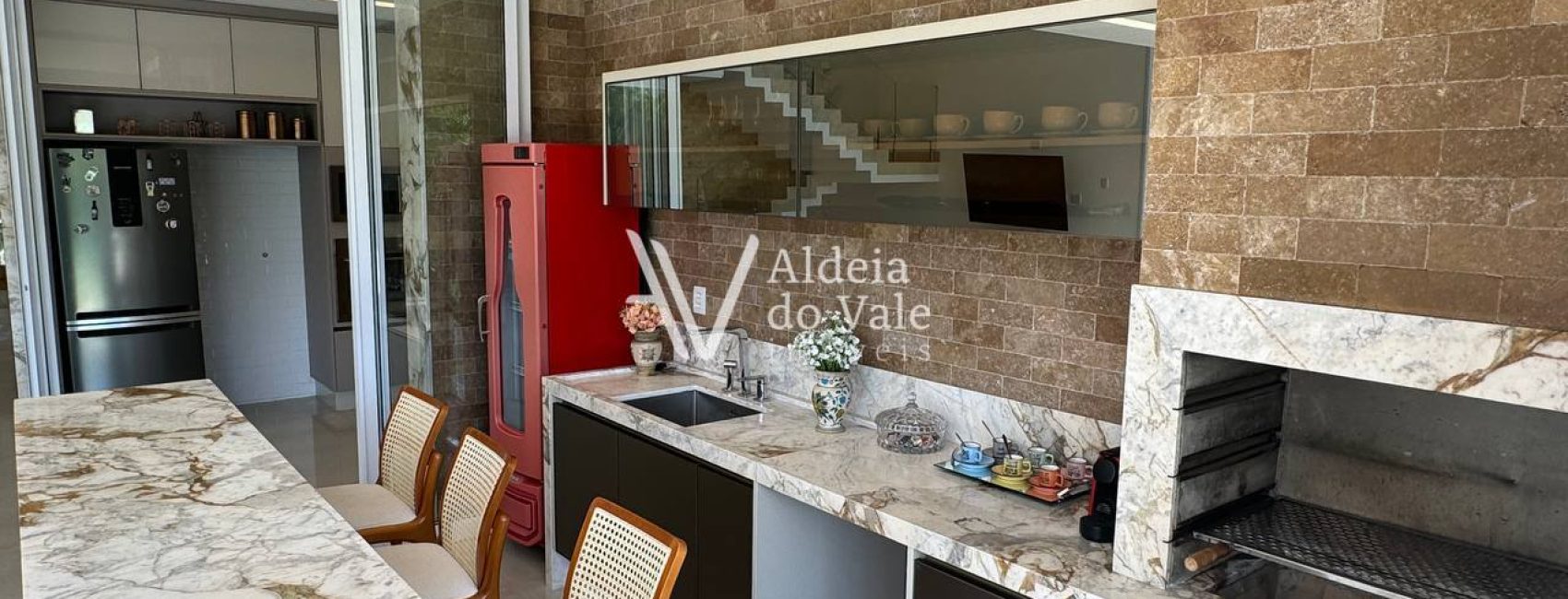 photo_4960946218159156522_y