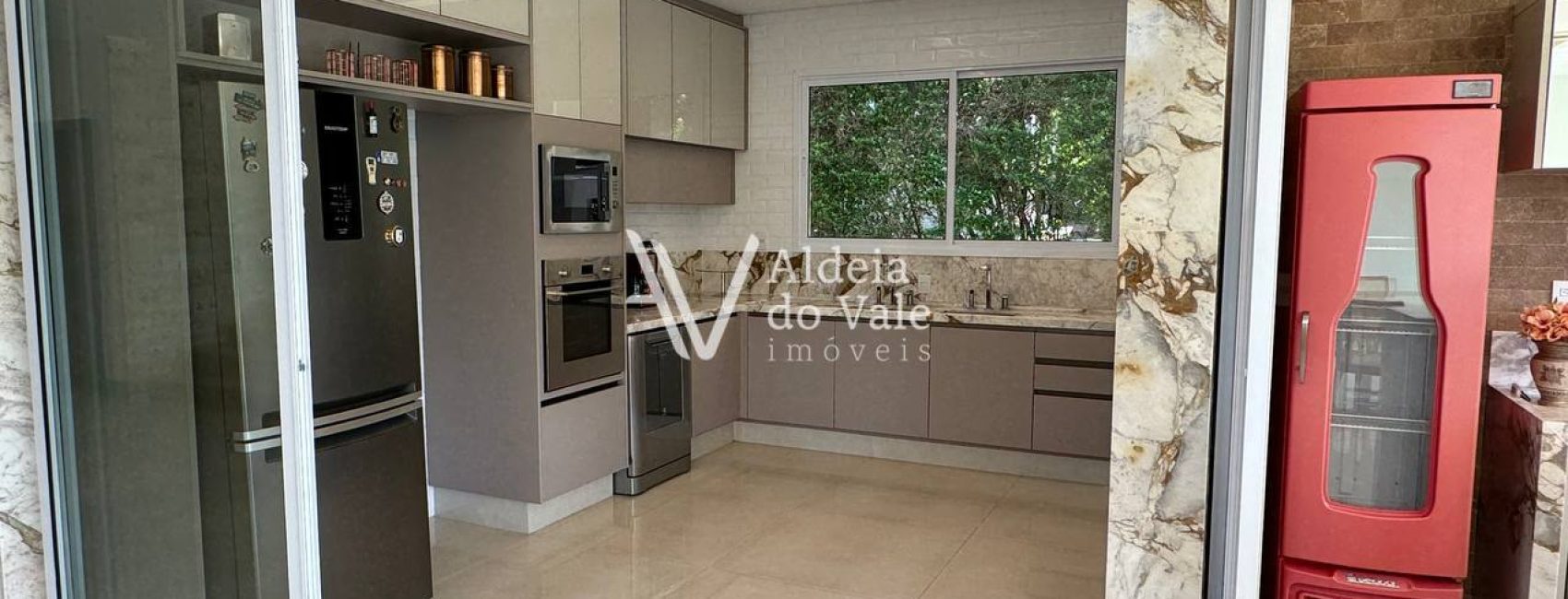 photo_4960946218159156524_y