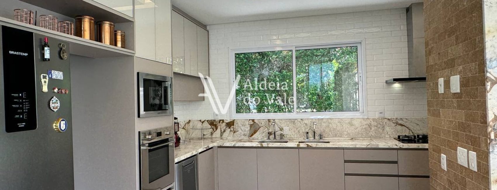 photo_4960946218159156527_y