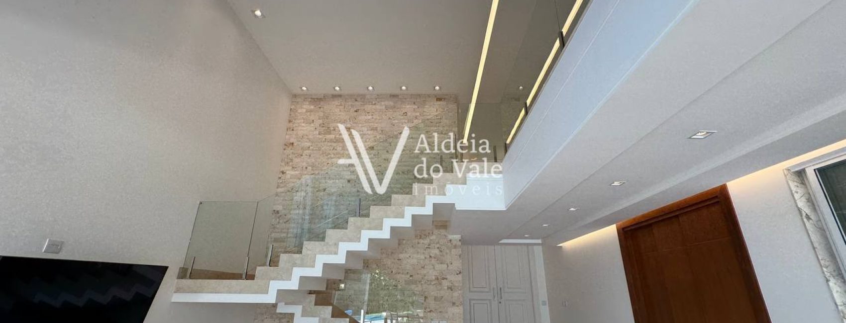 photo_4960946218159156534_y