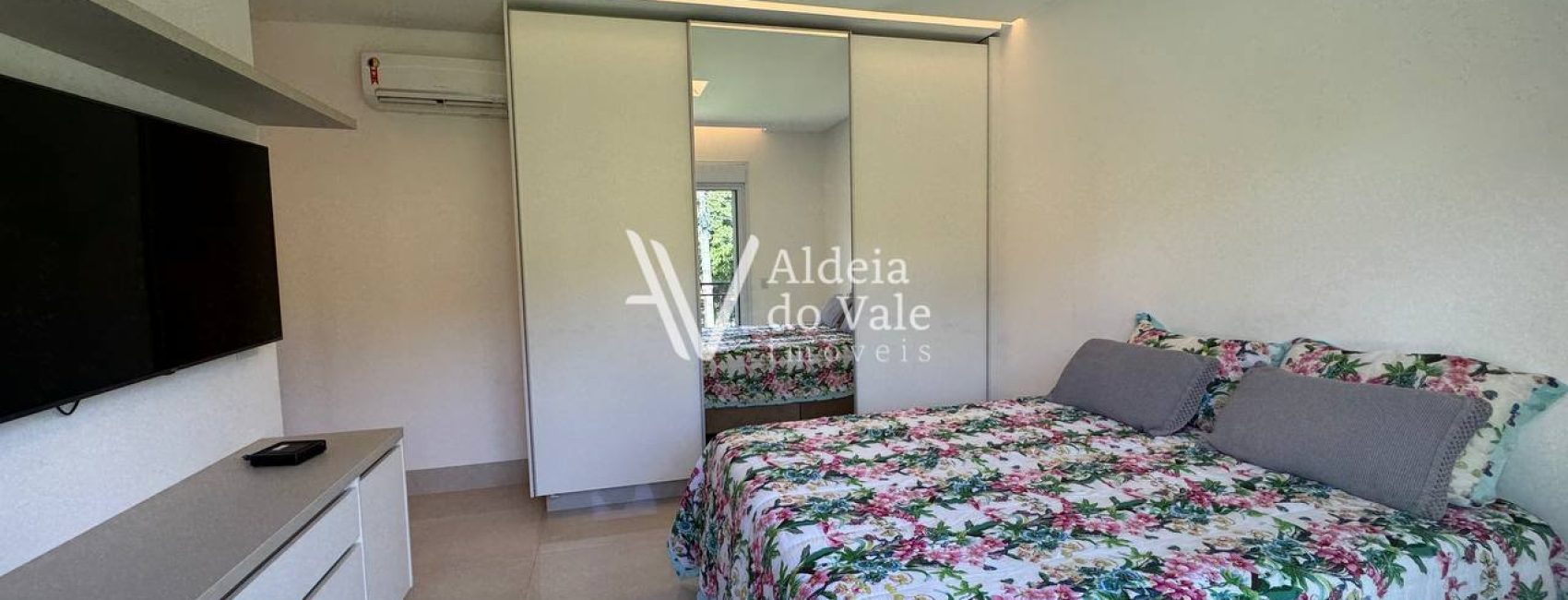 photo_4960946218159156541_y