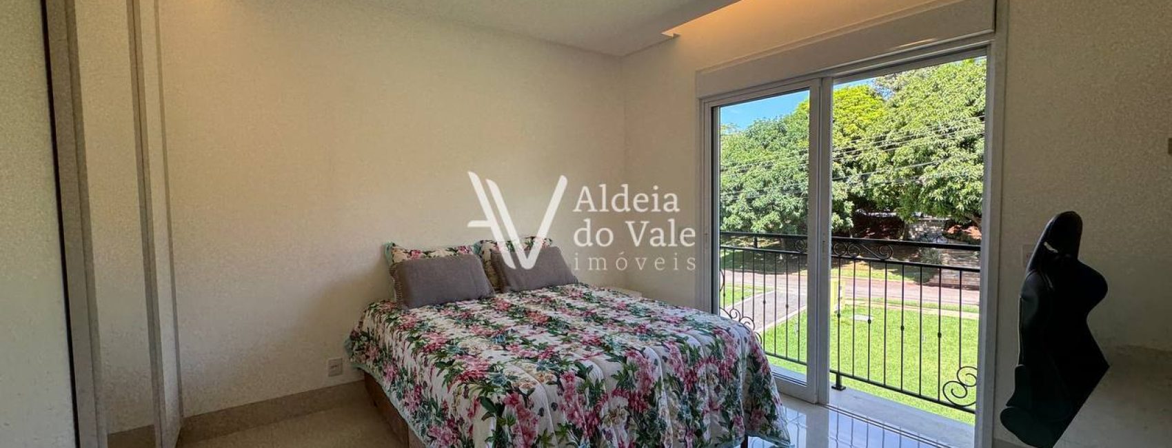 photo_4960946218159156543_y