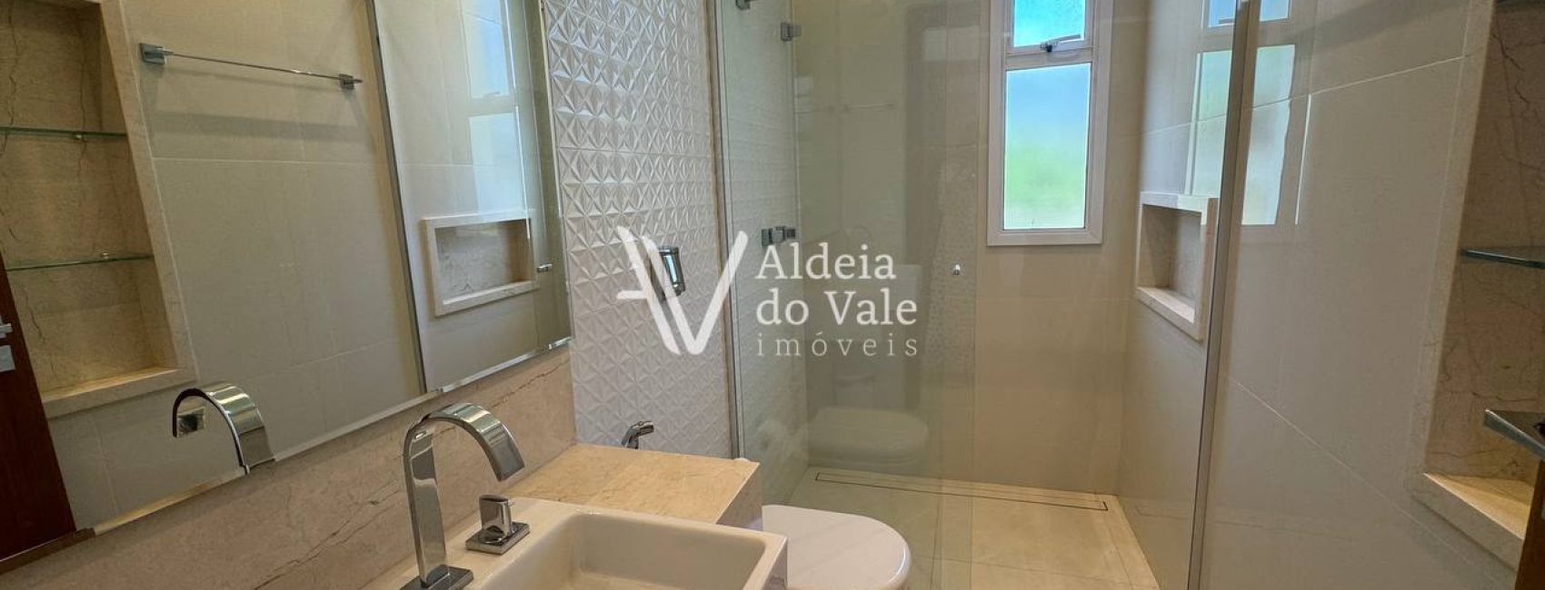 photo_4960946218159156552_y