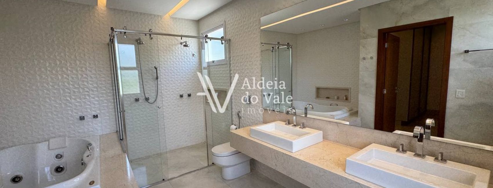 photo_4960946218159156564_y