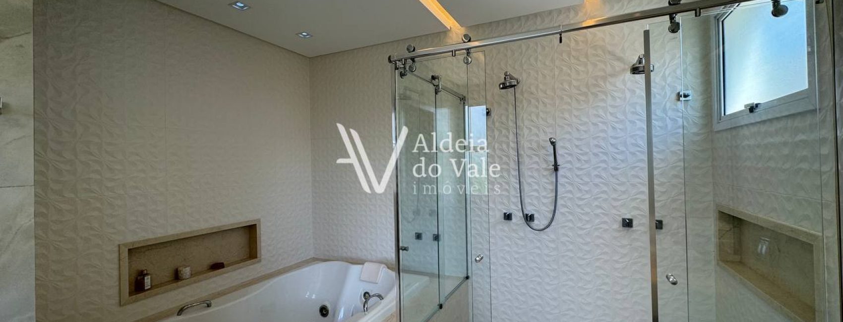 photo_4960946218159156567_y