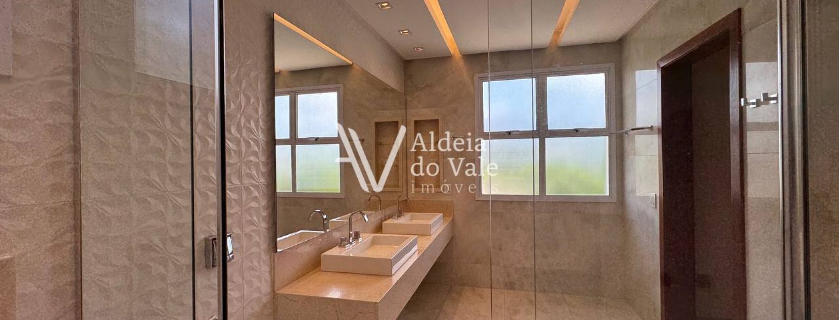 photo_4960946218159156568_y