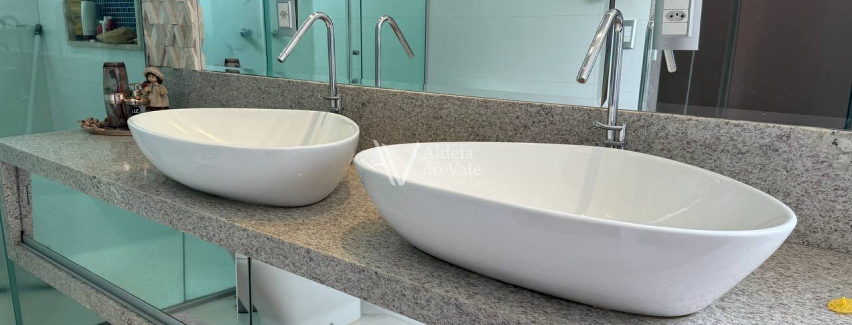 photo_5017559711096089701_y