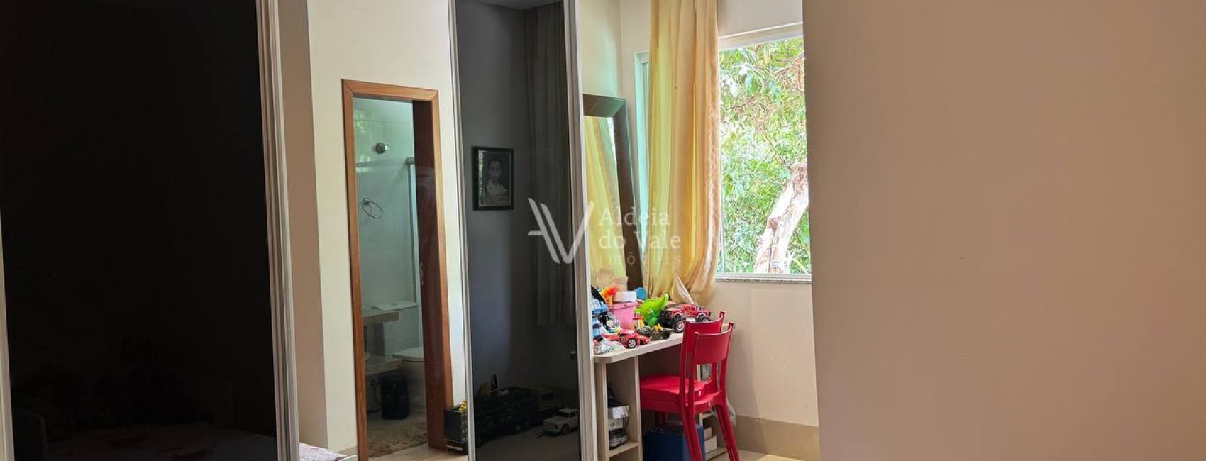 photo_5017559711096089710_y