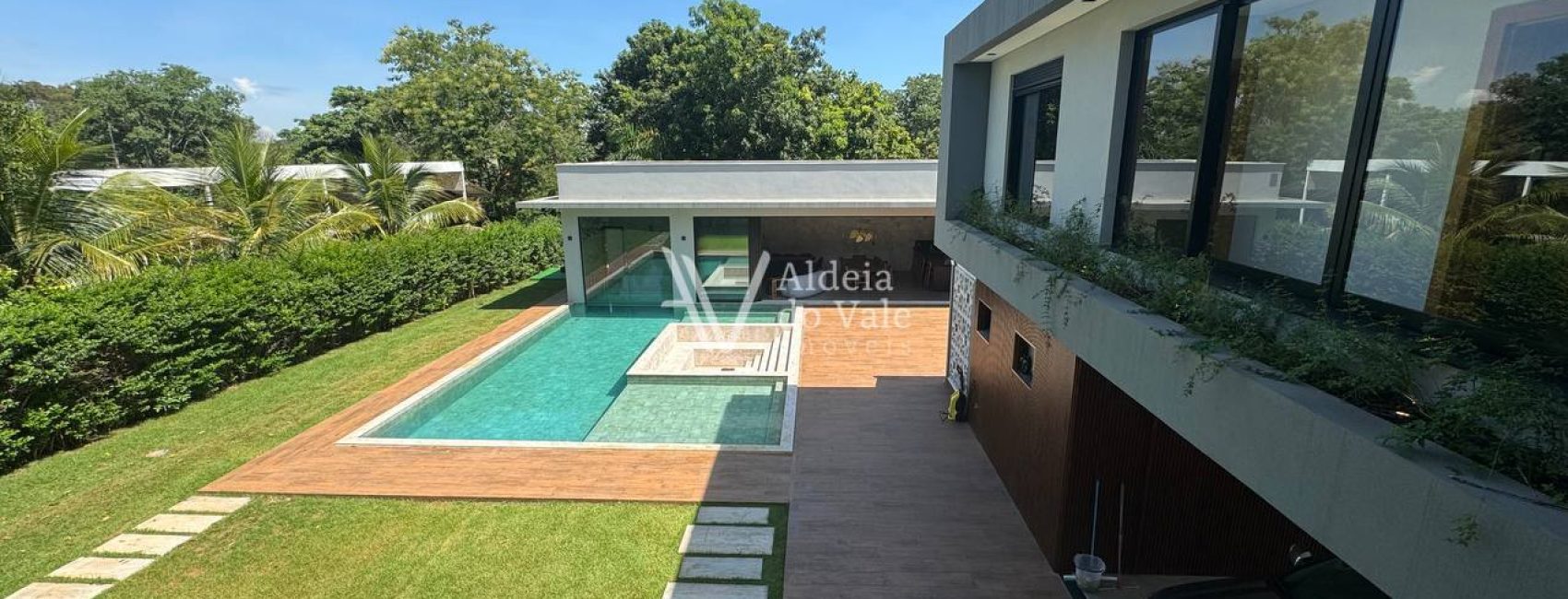 photo_5075697582415653810_y