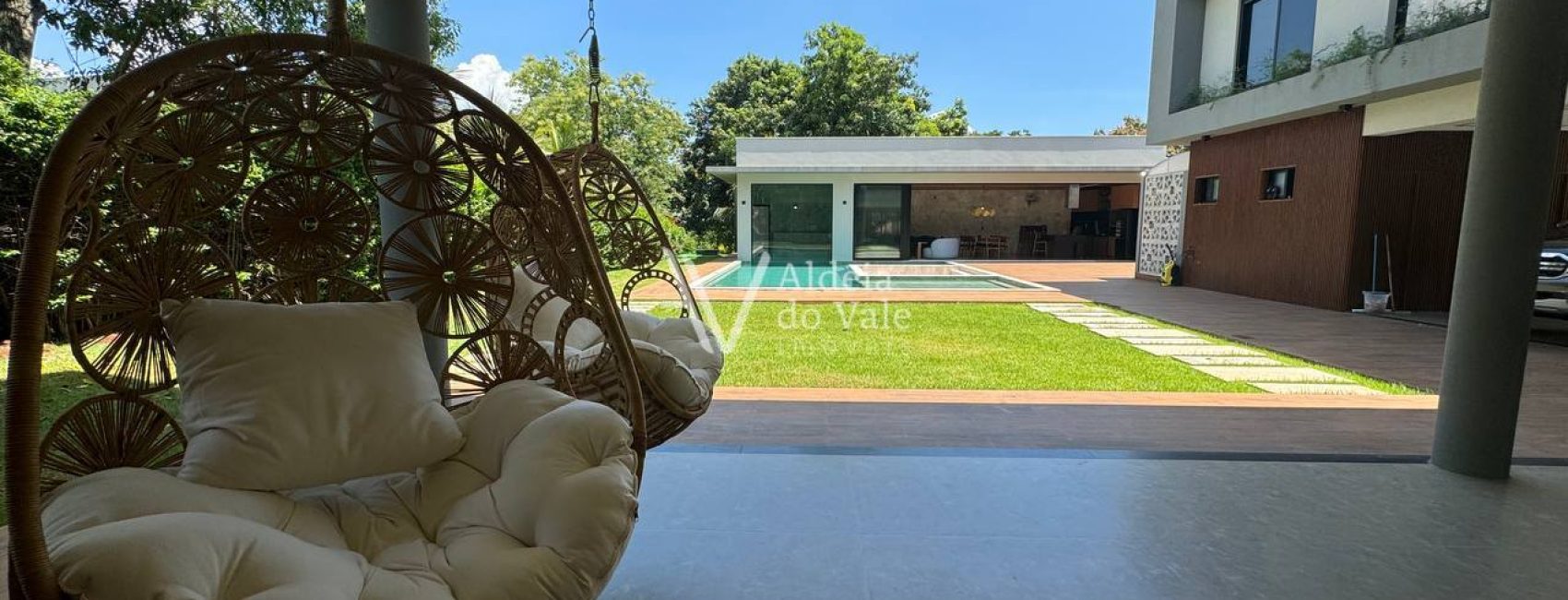 photo_5075697582415653819_y