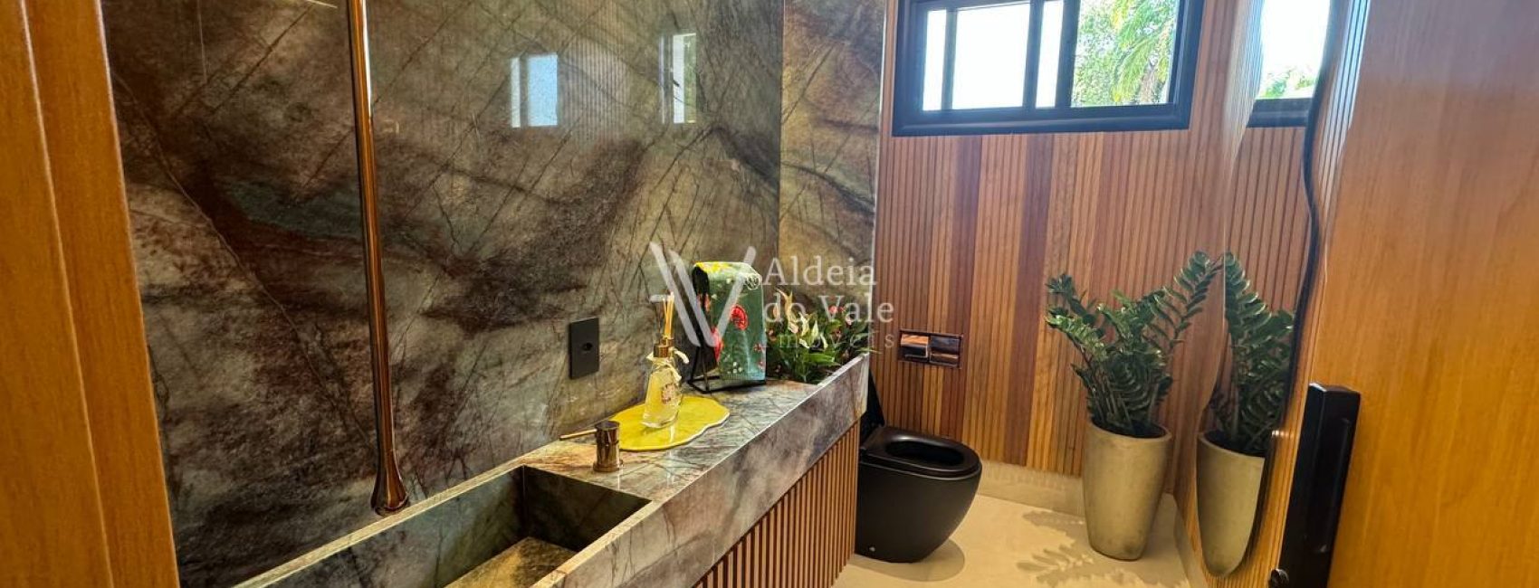 photo_5075981642962676599_y