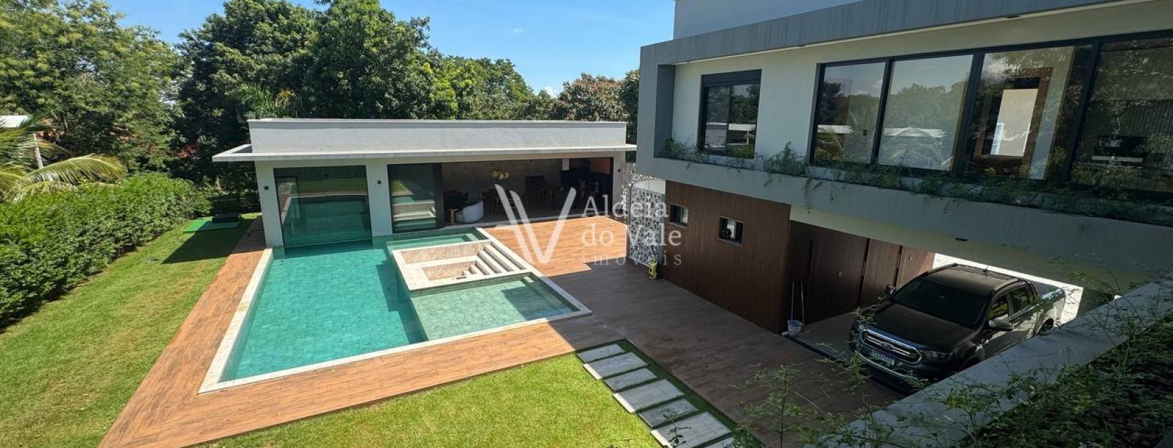 photo_5075981642962676606_y