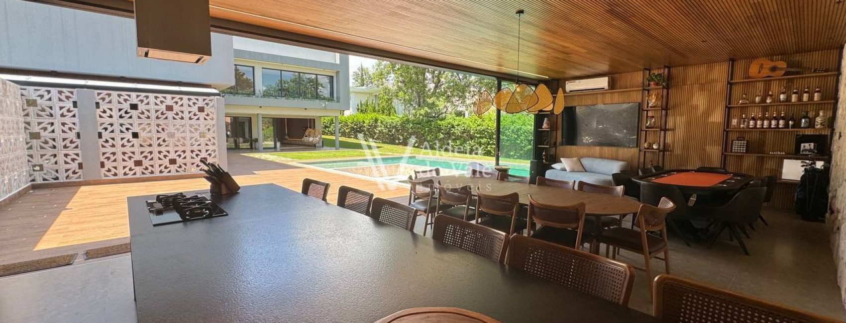 photo_5075981642962676610_y