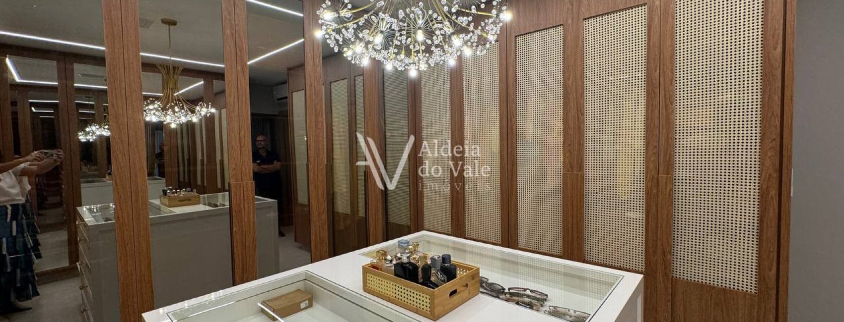 photo_5076014744275627743_y