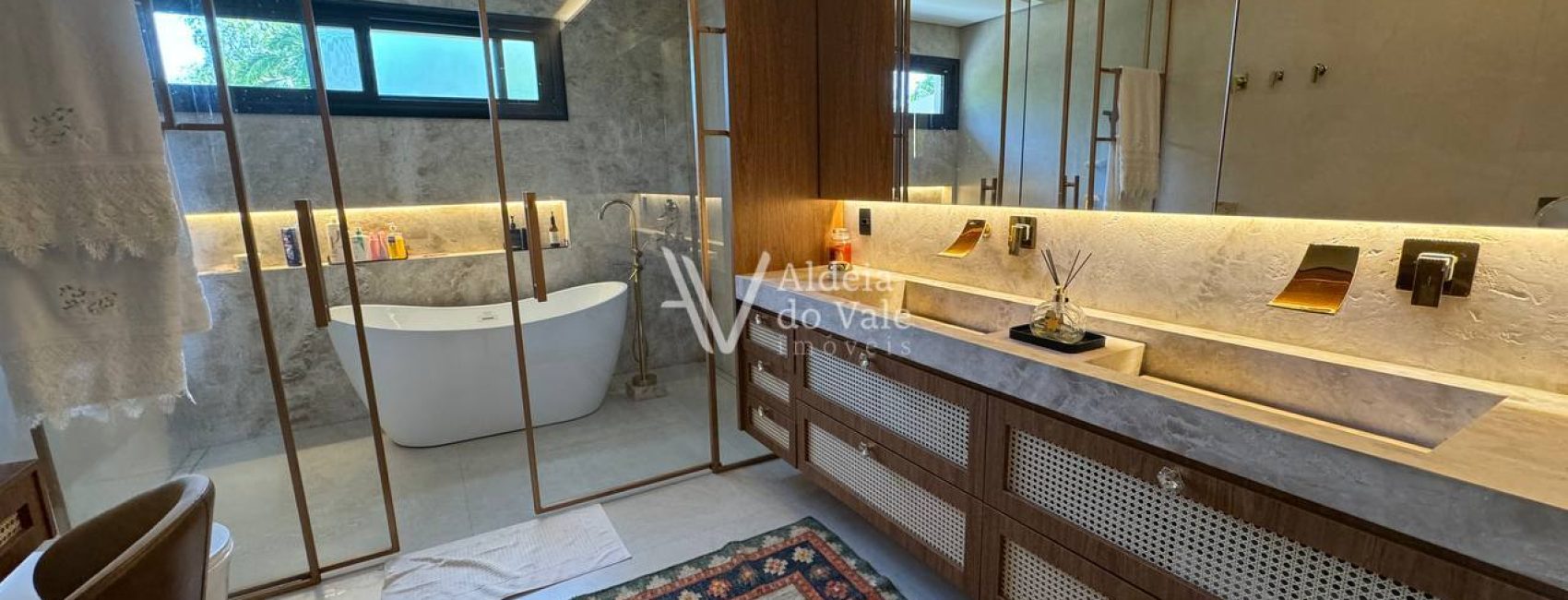 photo_5076014744275627745_y