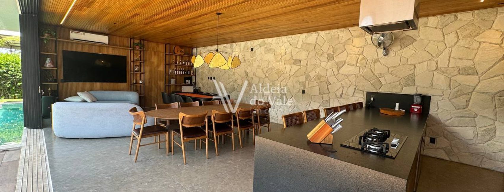 photo_5076014744275627769_y