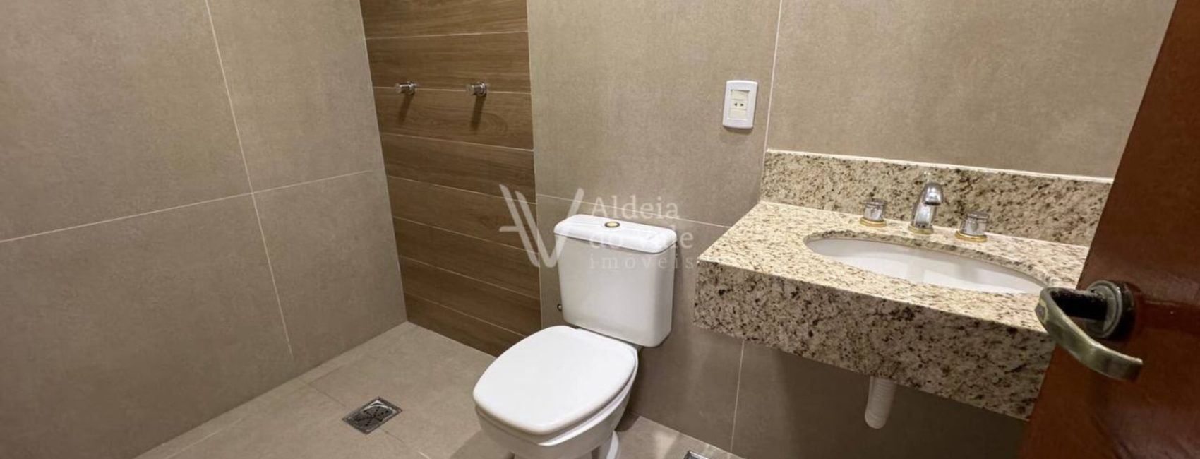 photo_5080438633604951617_y-1920x822