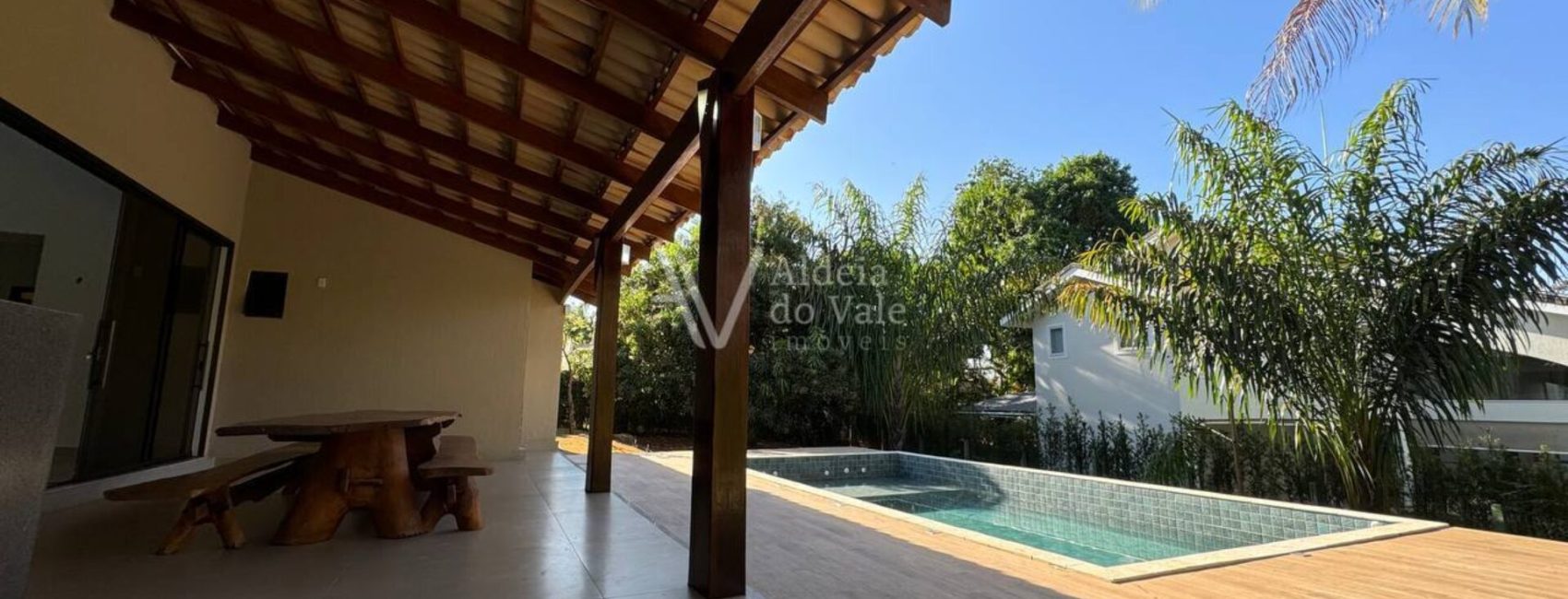 photo_5080438633604951630_y-1920x822