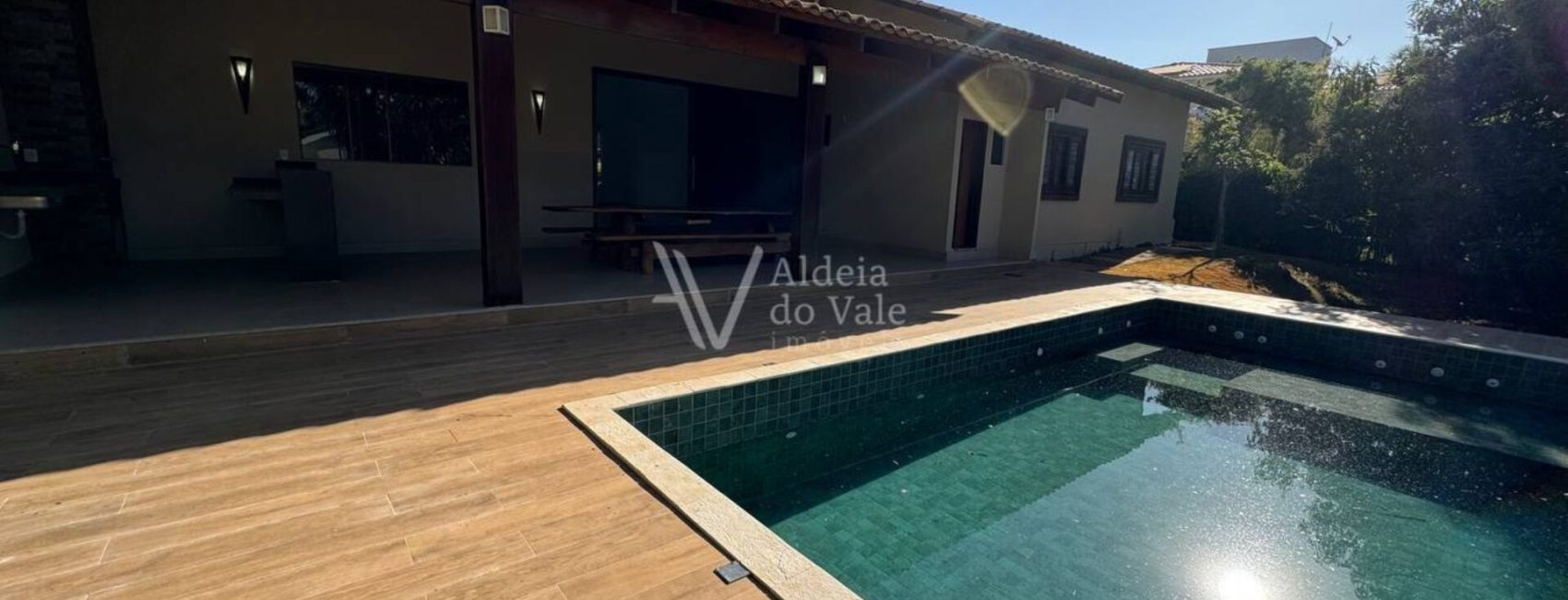 photo_5080438633604951634_y-1920x822