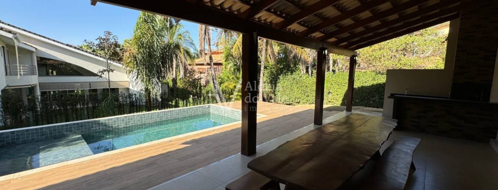 photo_5080438633604951648_y-1920x822