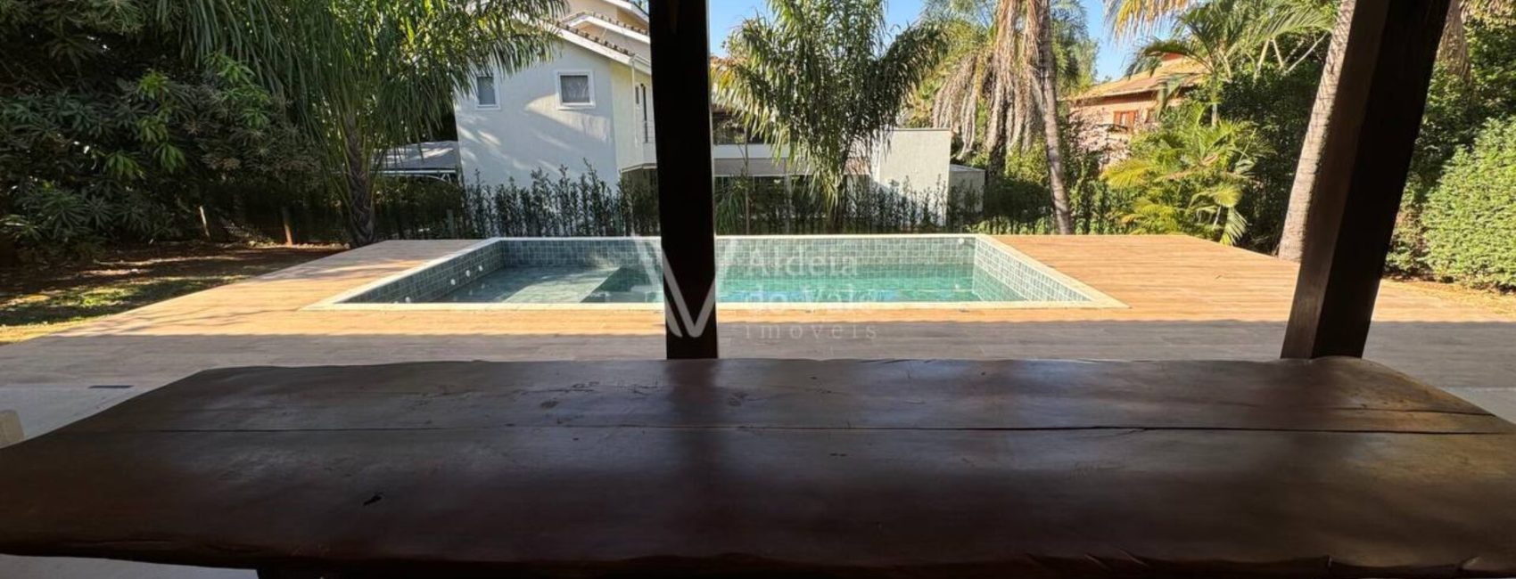 photo_5080438633604951649_y-1920x822