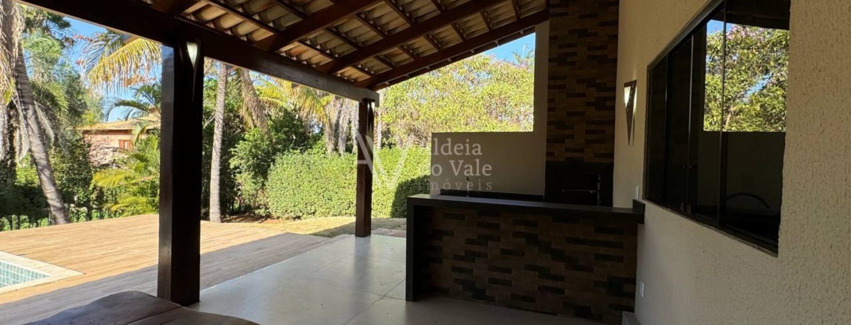 photo_5080438633604951651_y-1920x822