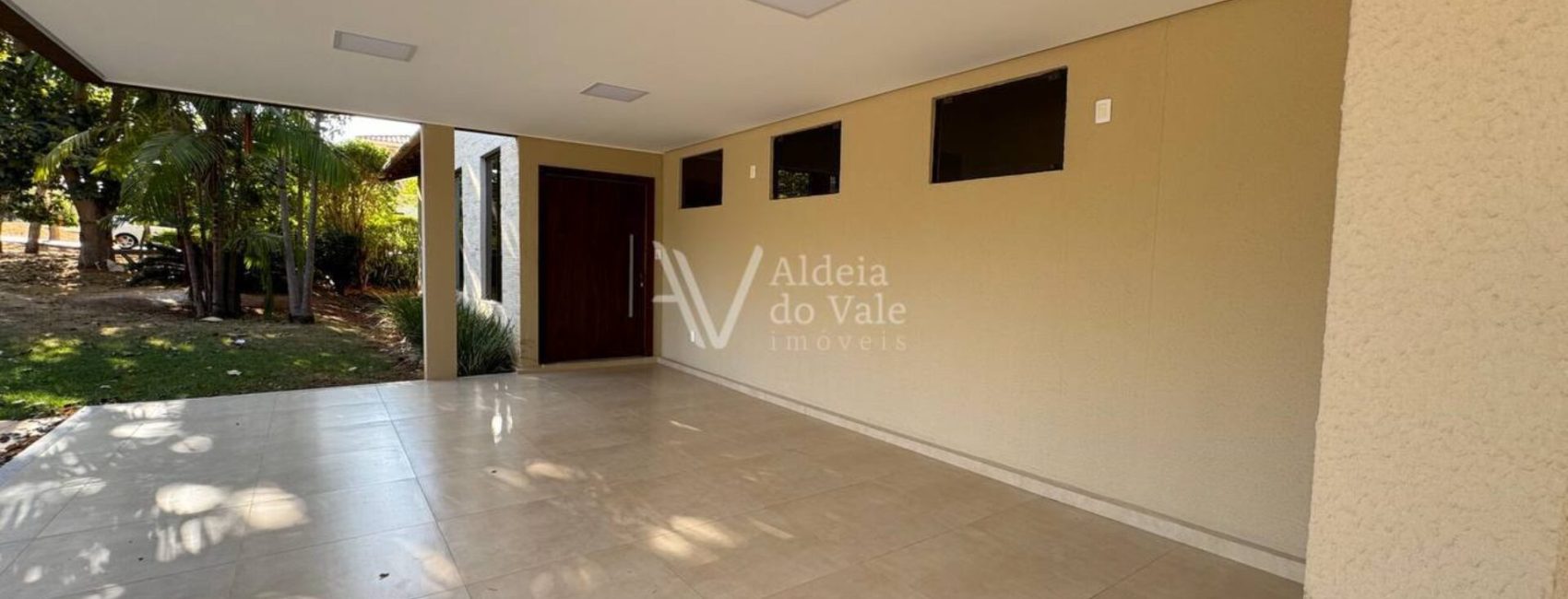 photo_5080438633604951655_y-1920x822